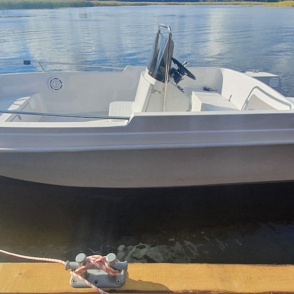 Mootorpaat Nordline 500 konsooliga roolisüsteemiga Mootorpaat Nordline 500 konsooliga roolisüsteemiga